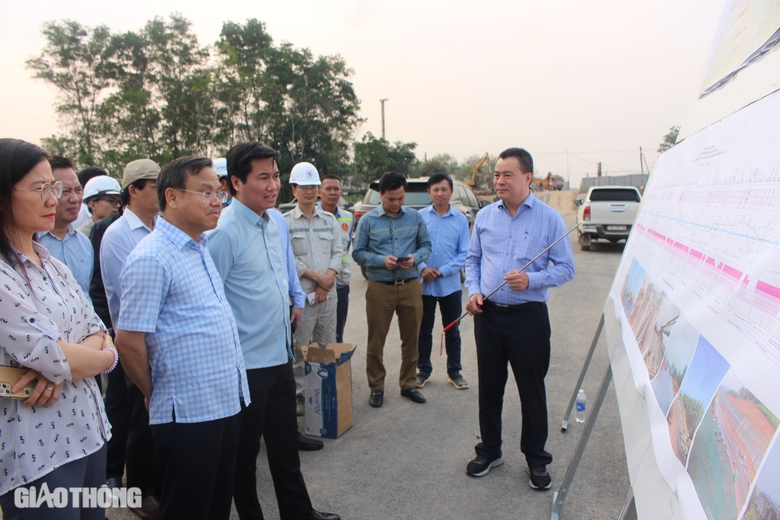 Cao tốc Vạn Ninh - Cam Lộ: Gỡ vướng mặt bằng, nỗ lực th&ocirc;ng tuyến ch&iacute;nh v&agrave;o 30/4- Ảnh 3.