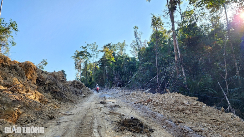 Cao tốc Kh&aacute;nh H&ograve;a - Bu&ocirc;n Ma Thuột "chạy nước r&uacute;t" thi c&ocirc;ng đ&agrave;o, đắp nền đường- Ảnh 14.