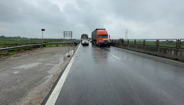 Cao tốc Nghi Sơn - Diễn Châu thông xe trở lại cả hai làn đường- Ảnh 1. Cao tốc Nghi Sơn - Diễn Châu thông xe trở lại cả hai làn đường- Ảnh 1.