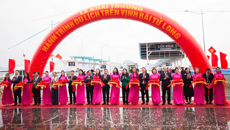 Khai trương hành trình du lịch vịnh Bái Tử Long, mục tiêu đón 2 triệu lượt khách- Ảnh 1. Khai trương hành trình du lịch vịnh Bái Tử Long, mục tiêu đón 2 triệu lượt khách- Ảnh 1.