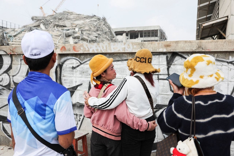 Ph&aacute;t hiện dấu hiệu sống của 15 người trong t&ograve;a nh&agrave; sập ở Th&aacute;i Lan- Ảnh 1.