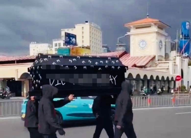 Bắt 9 đối tượng trong vụ khi&ecirc;ng quan t&agrave;i diễu phố trước chợ Bến Th&agrave;nh- Ảnh 3.