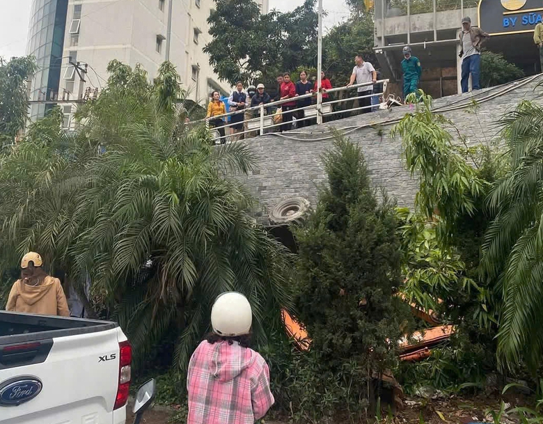 Quảng Ninh: Xe m&aacute;y x&uacute;c mất phanh rơi bờ k&egrave;, t&agrave;i xế tử vong tại chỗ- Ảnh 1.