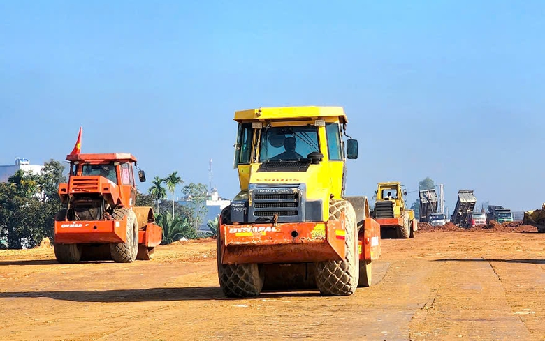 Ph&oacute; thủ tướng: Hết th&aacute;ng 3, xử l&yacute; dứt điểm vướng mắc tại 4 dự &aacute;n cao tốc qua miền Trung- Ảnh 2.