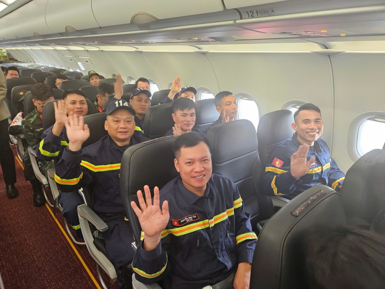 Vietjet đưa đo&agrave;n cứu trợ của Việt Nam sang Myanmar sau động đất- Ảnh 4.