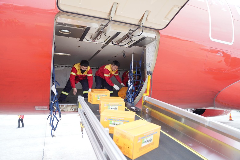 Vietjet đưa đo&agrave;n cứu trợ của Việt Nam sang Myanmar sau động đất- Ảnh 6.