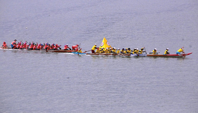 Đua thuyền trên sông Hàn lớn nhất từ trước đến nay- Ảnh 3. Đua thuyền trên sông Hàn lớn nhất từ trước đến nay- Ảnh 3.