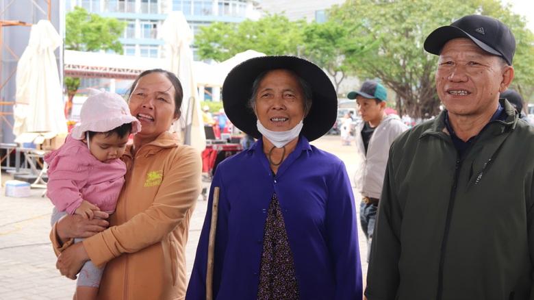 Đua thuyền trên sông Hàn lớn nhất từ trước đến nay- Ảnh 5. Đua thuyền trên sông Hàn lớn nhất từ trước đến nay- Ảnh 5.