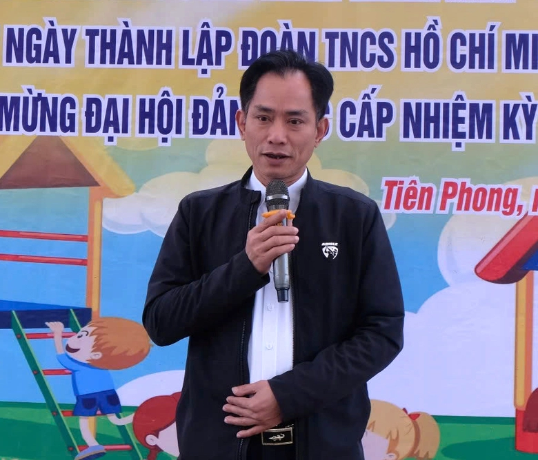 Đo&agrave;n Thanh ni&ecirc;n B&aacute;o X&acirc;y dựng chung tay x&acirc;y dựng s&acirc;n chơi cho trẻ v&ugrave;ng kh&oacute; khăn- Ảnh 4.