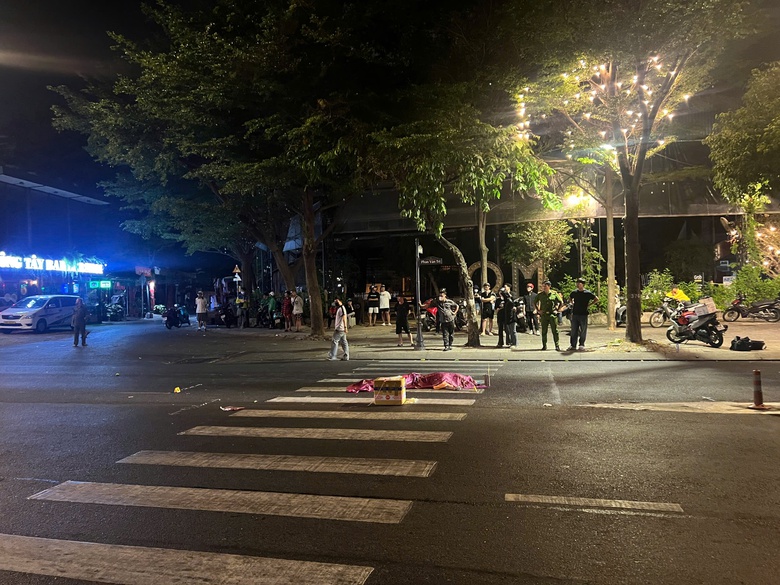 Xe máy trượt dài trên đường lúc rạng sáng, một thanh niên tử vong- Ảnh 1. Xe máy trượt dài trên đường lúc rạng sáng, một thanh niên tử vong- Ảnh 1.