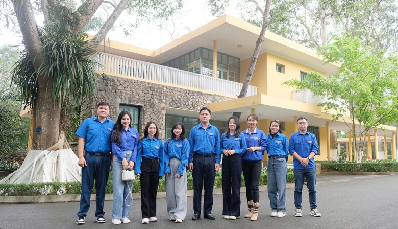 Đo&agrave;n Thanh ni&ecirc;n B&aacute;o X&acirc;y dựng chung tay x&acirc;y dựng s&acirc;n chơi cho trẻ v&ugrave;ng kh&oacute; khăn- Ảnh 10.