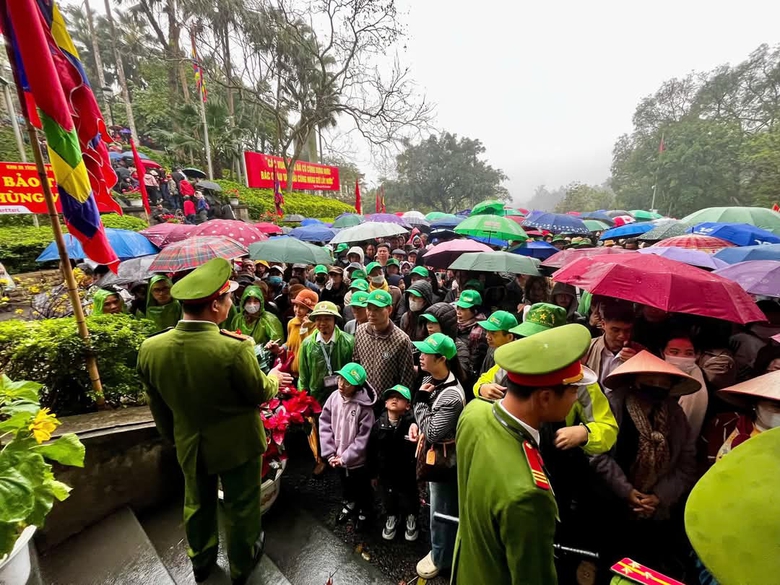 D&ugrave;ng Flycam kh&ocirc;ng ph&eacute;p tại Đền H&ugrave;ng bị xử l&yacute; thế n&agrave;o?- Ảnh 2.