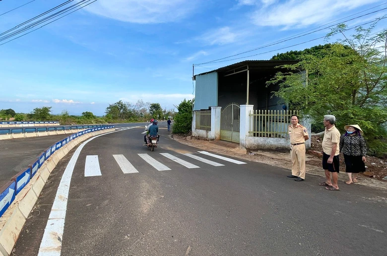 Gia Lai: Đ&atilde; chi trả 26,1 tỷ hỗ trợ GPMB dự &aacute;n đường HCM tuyến tr&aacute;nh Chư S&ecirc;- Ảnh 1.