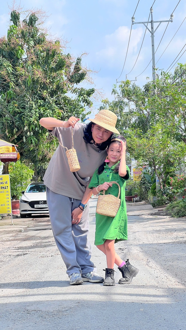 Đạo diễn Ki&ecirc;n Ứng gi&aacute;o dục con qua những trải nghiệm thực tế tại "Cha con vạn dặm"- Ảnh 9.