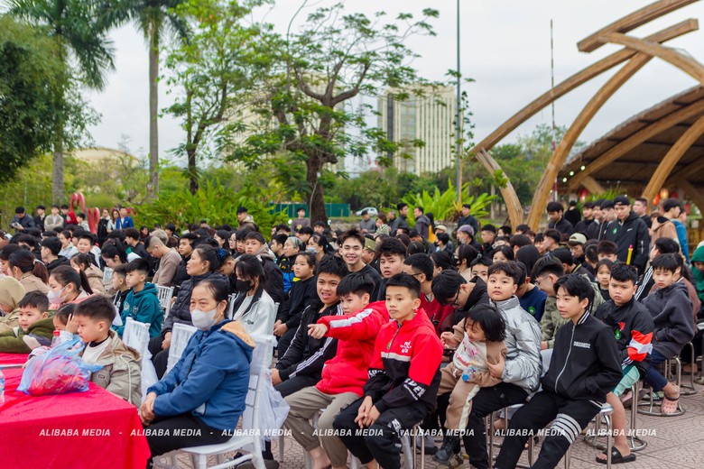 CHfoods tổ chức chương tr&igrave;nh "Vua nem chua" chui, c&oacute; Quang T&egrave;o, Th&ocirc;ng So&aacute;i Ca tham gia- Ảnh 3.