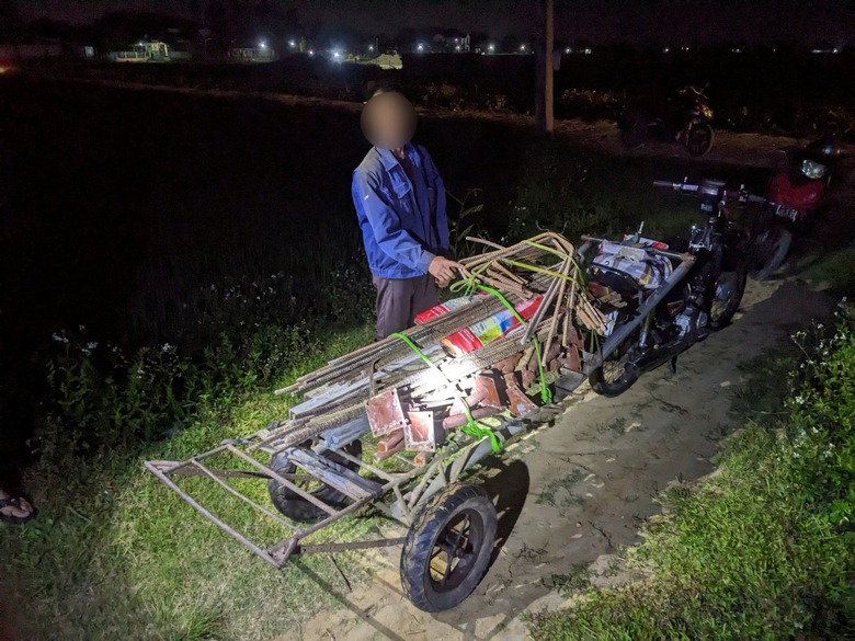 Bắt nghi can trộm vật tư thi c&ocirc;ng dự &aacute;n đường 3.500 tỷ- Ảnh 1.