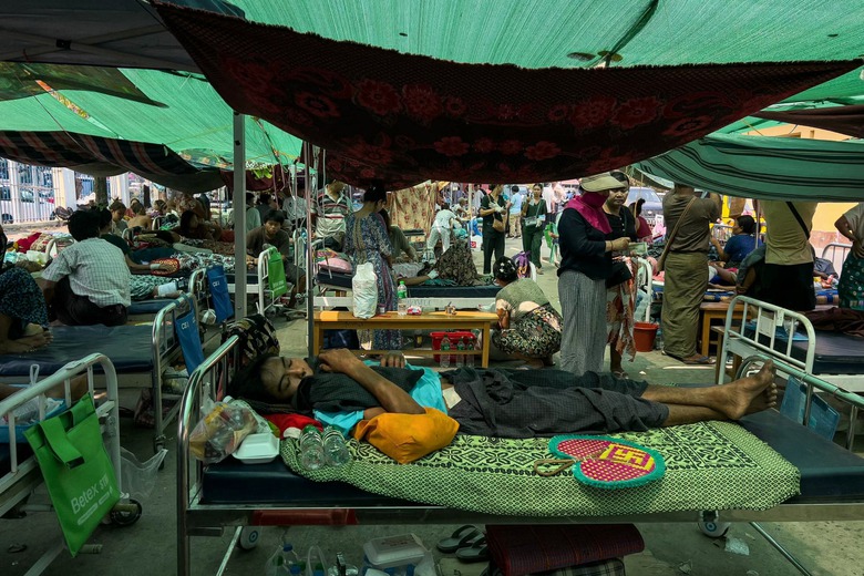 WHO: Động đất l&agrave;m sập, hư hại 25 bệnh viện ở Myanmar, k&ecirc;u gọi hỗ trợ khẩn cấp- Ảnh 1.