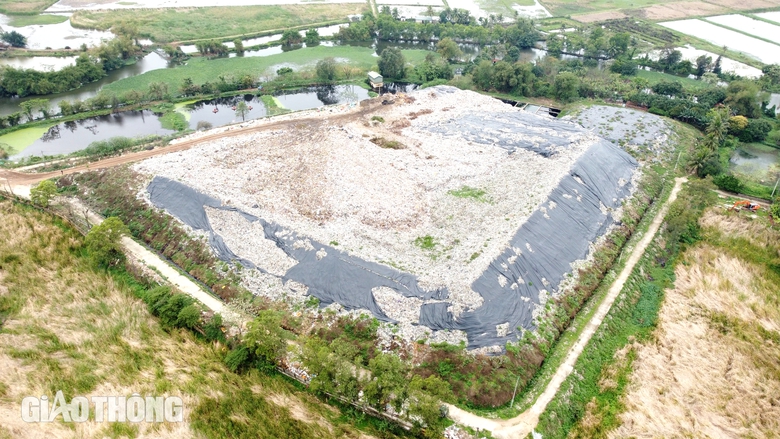 Bao giờ b&atilde;i r&aacute;c khổng lồ ở th&agrave;nh phố biển Sầm Sơn mới được di dời?- Ảnh 2.