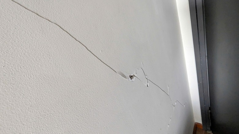 Sở X&acirc;y dựng TP.HCM l&ecirc;n tiếng vụ hơn 300 căn hộ nứt tường sau dư chấn động đất- Ảnh 2.