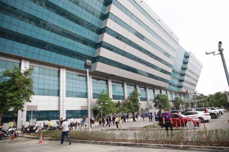 Phát hiện vết nứt, rung lắc tại nhiều tòa nhà, người dân Bangkok vội sơ tán- Ảnh 2. Phát hiện vết nứt, rung lắc tại nhiều tòa nhà, người dân Bangkok vội sơ tán- Ảnh 2.