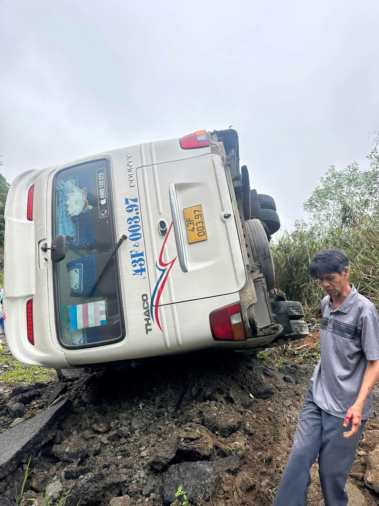 Danh t&iacute;nh 6 nạn nh&acirc;n vụ lật xe kh&aacute;ch tr&ecirc;n đ&egrave;o Kh&aacute;nh L&ecirc;- Ảnh 6.