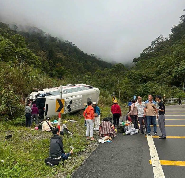 Danh t&iacute;nh 6 nạn nh&acirc;n vụ lật xe kh&aacute;ch tr&ecirc;n đ&egrave;o Kh&aacute;nh L&ecirc;- Ảnh 3.