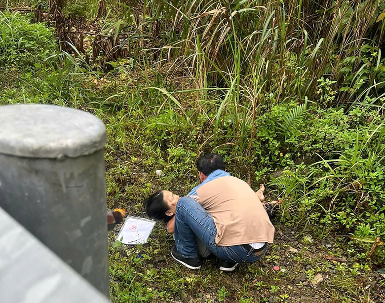 Danh t&iacute;nh 6 nạn nh&acirc;n vụ lật xe kh&aacute;ch tr&ecirc;n đ&egrave;o Kh&aacute;nh L&ecirc;- Ảnh 4.