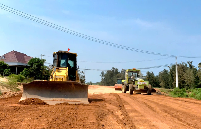 Dự &aacute;n đường 2.100 tỷ ở Quảng Ng&atilde;i rầm rập tiếng m&aacute;y sau chỉ đạo của Thủ tướng- Ảnh 7.
