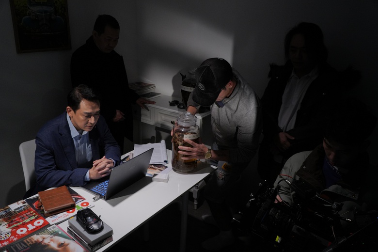 Người đẹp Hoa hậu Việt Nam bị d&igrave;m dưới nước giữa thời tiết 14 độ trong phim "Đồi h&agrave;nh x&aacute;c"- Ảnh 3.