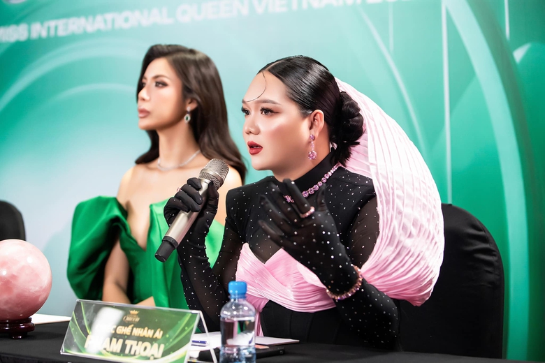 Phạm Thoại bị k&ecirc;u gọi tẩy chay sau ồn &agrave;o từ thiện b&eacute; Bắp, nh&agrave; sản xuất im lặng- Ảnh 1.