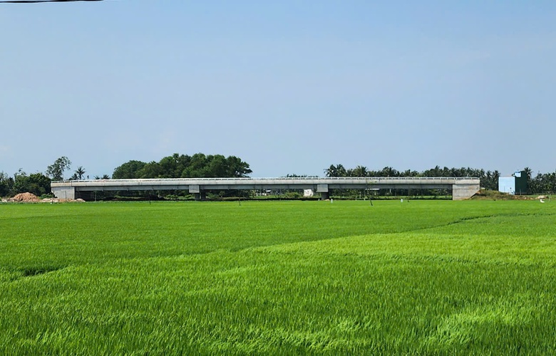 Dự &aacute;n đường 2.100 tỷ ở Quảng Ng&atilde;i rầm rập tiếng m&aacute;y sau chỉ đạo của Thủ tướng- Ảnh 10.