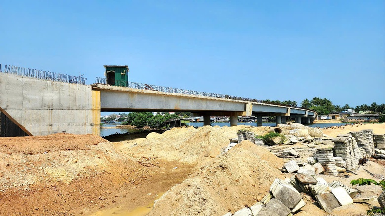 Dự &aacute;n đường 2.100 tỷ ở Quảng Ng&atilde;i rầm rập tiếng m&aacute;y sau chỉ đạo của Thủ tướng- Ảnh 4.