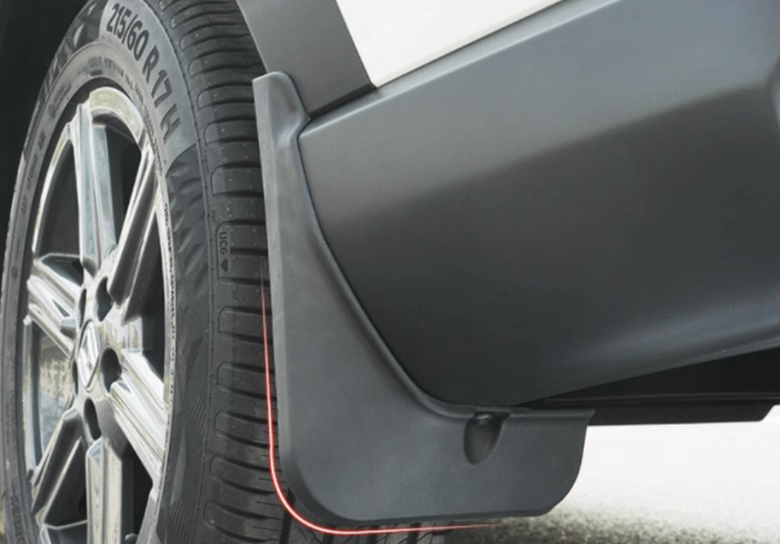 Chắn b&ugrave;n bị r&aacute;ch vỡ, &ocirc; t&ocirc; c&oacute; được đăng kiểm?- Ảnh 2.