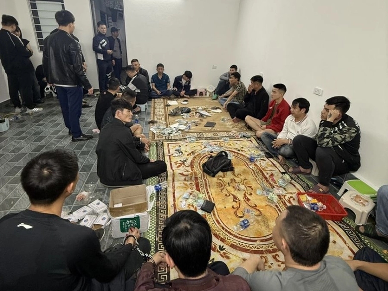 Danh t&iacute;nh kẻ cầm đầu sới bạc quy m&ocirc; lớn ngay tại qu&aacute;n karaoke ở Thanh H&oacute;a vừa bị triệt ph&aacute;- Ảnh 2.