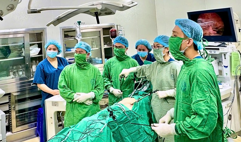 Cứu sống sản phụ vỡ khối thai ngo&agrave;i tử cung, ổ bụng ngập m&aacute;u- Ảnh 1.