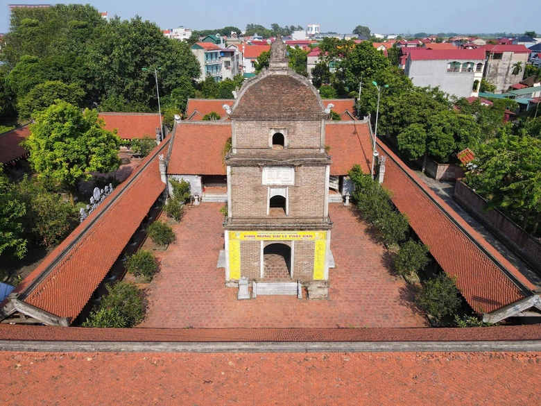 Kh&aacute;m ph&aacute; ng&ocirc;i ch&ugrave;a cổ nhất Việt Nam xuất hiện trong MV "Bắc Bling" của H&ograve;a Minzy- Ảnh 1.