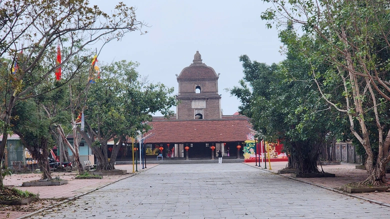 Kh&aacute;m ph&aacute; ng&ocirc;i ch&ugrave;a cổ nhất Việt Nam xuất hiện trong MV "Bắc Bling" của H&ograve;a Minzy- Ảnh 2.