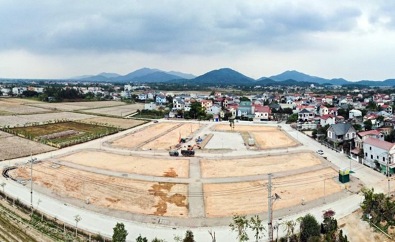 Hơn 100 người dự phi&ecirc;n t&ograve;a lưu động xử vụ đấu gi&aacute; 30 tỷ/m2 đất S&oacute;c Sơn- Ảnh 9.