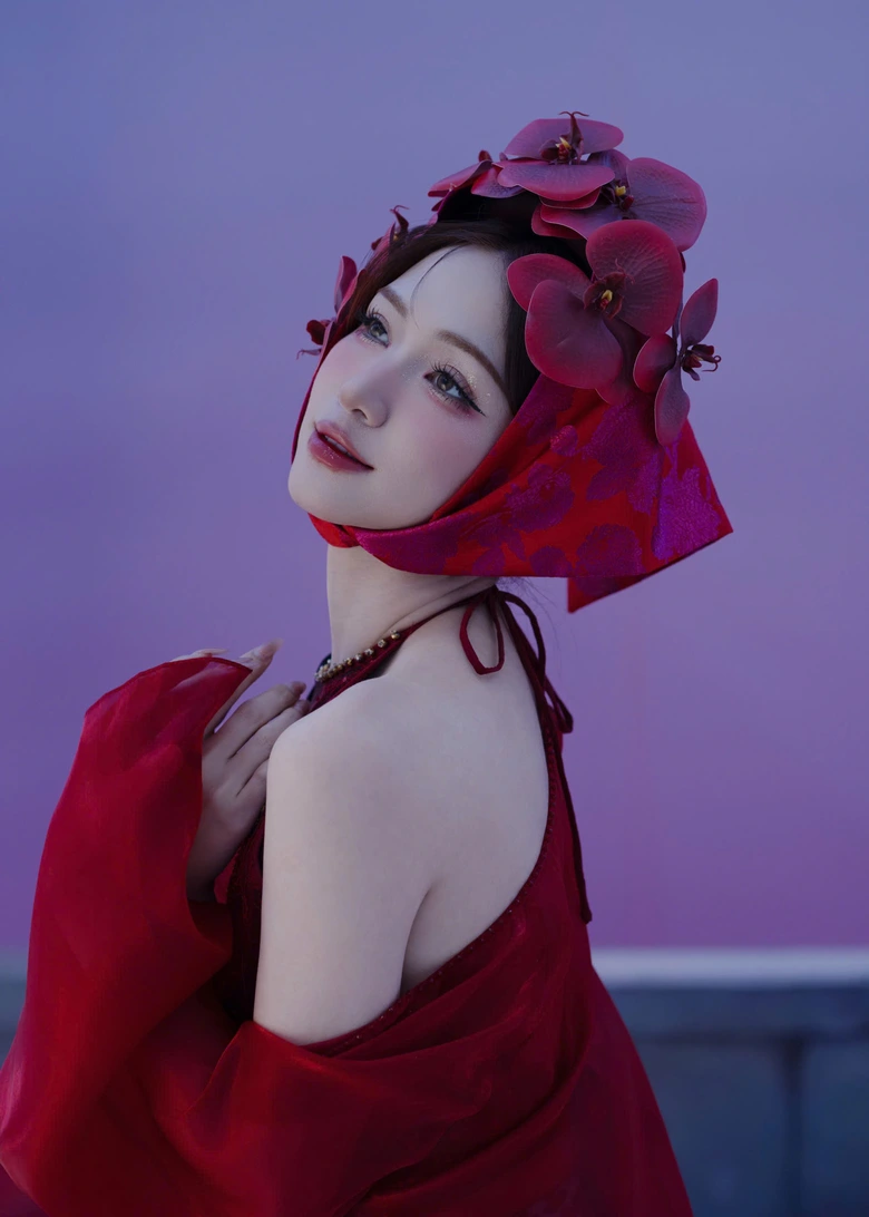 NTK Cao Minh Tiến kể tội H&ograve;a Minzy kh&oacute; t&iacute;nh trong thiết kế trang phục cho MV "Bắc Bling"- Ảnh 9.