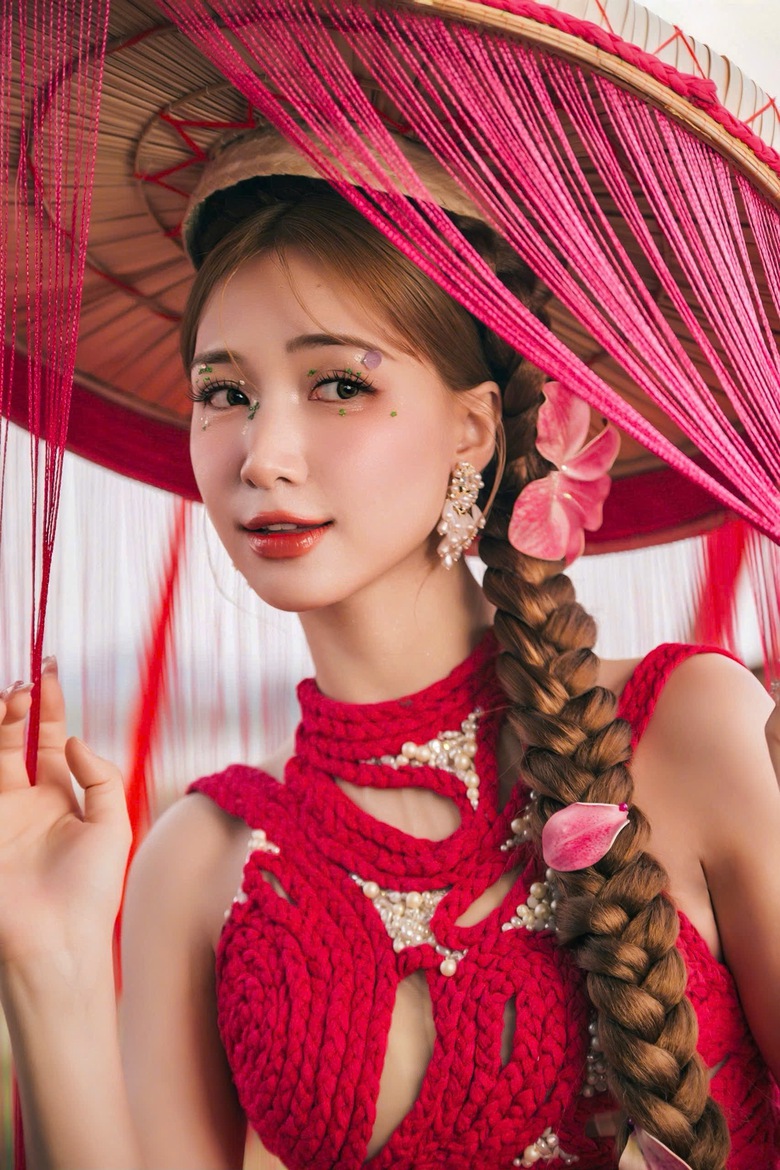 NTK Cao Minh Tiến kể tội H&ograve;a Minzy kh&oacute; t&iacute;nh trong thiết kế trang phục cho MV "Bắc Bling"- Ảnh 1.