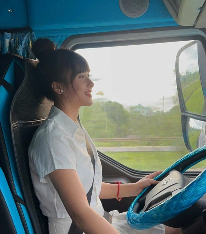 Những “bóng hồng xe tải”- Ảnh 5. Những “bóng hồng xe tải”- Ảnh 5.