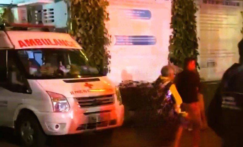 Tai nạn tr&ecirc;n quốc lộ 49B qua TP Huế, hai người tử vong- Ảnh 1.