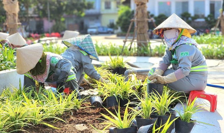 Quảng Ng&atilde;i: Nước r&uacute;t ho&agrave;n th&agrave;nh đường Phạm Văn Đồng v&agrave; quảng trường trăm tỷ- Ảnh 10.