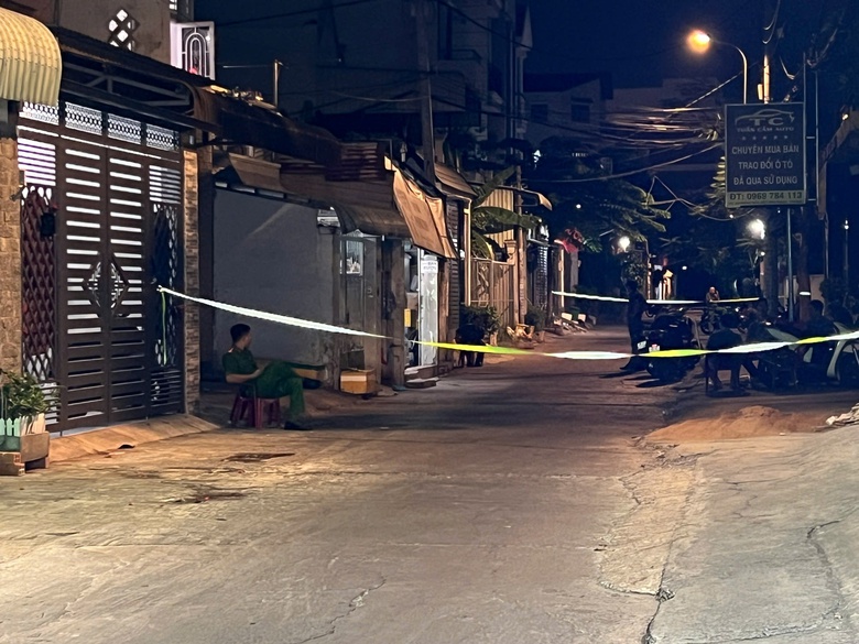 TP.HCM: Người đ&agrave;n &ocirc;ng bị đ&acirc;m gục trước cửa nh&agrave;- Ảnh 1.