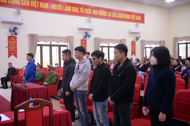 Hơn 100 người dự phi&ecirc;n t&ograve;a lưu động xử vụ đấu gi&aacute; 30 tỷ/m2 đất S&oacute;c Sơn- Ảnh 2.