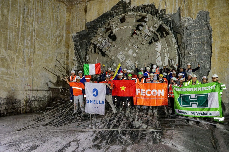 M&aacute;y khoan hầm tuyến metro Nhổn - ga H&agrave; Nội đ&atilde; đến ga C&aacute;t Linh- Ảnh 1.