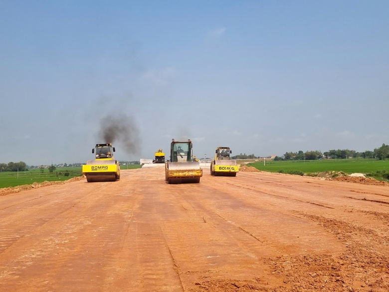 Đẩy nhanh thi c&ocirc;ng, giải ph&oacute;ng mặt bằng để giải ng&acirc;n cao tốc Ho&agrave;i Nhơn - Quy Nhơn- Ảnh 3.