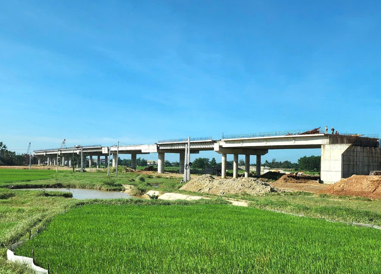 Tăng tốc thi công 77 cầu trên cao tốc Quảng Ngãi - Hoài Nhơn- Ảnh 3. Tăng tốc thi công 77 cầu trên cao tốc Quảng Ngãi - Hoài Nhơn- Ảnh 3.