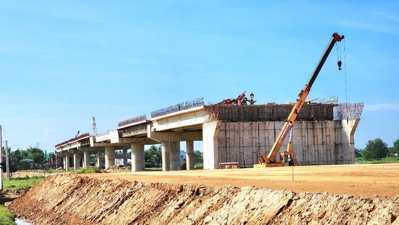 Tăng tốc thi công 77 cầu trên cao tốc Quảng Ngãi - Hoài Nhơn- Ảnh 4. Tăng tốc thi công 77 cầu trên cao tốc Quảng Ngãi - Hoài Nhơn- Ảnh 4.