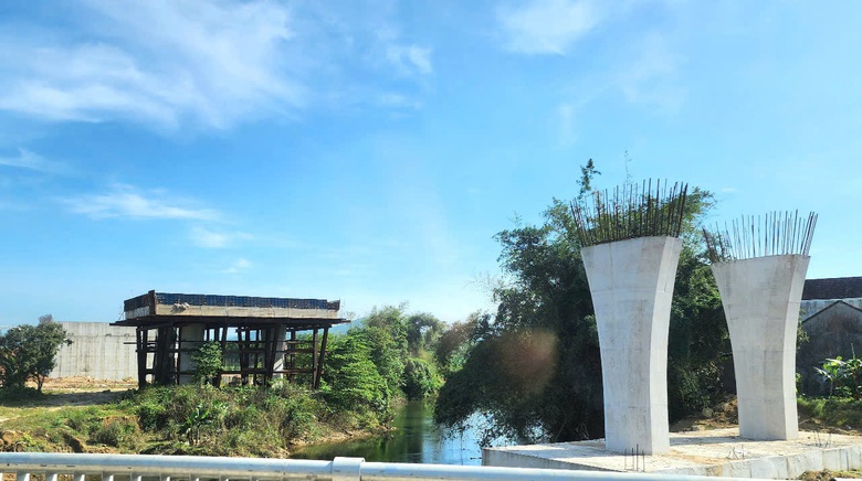 Tăng tốc thi công 77 cầu trên cao tốc Quảng Ngãi - Hoài Nhơn- Ảnh 13. Tăng tốc thi công 77 cầu trên cao tốc Quảng Ngãi - Hoài Nhơn- Ảnh 13.